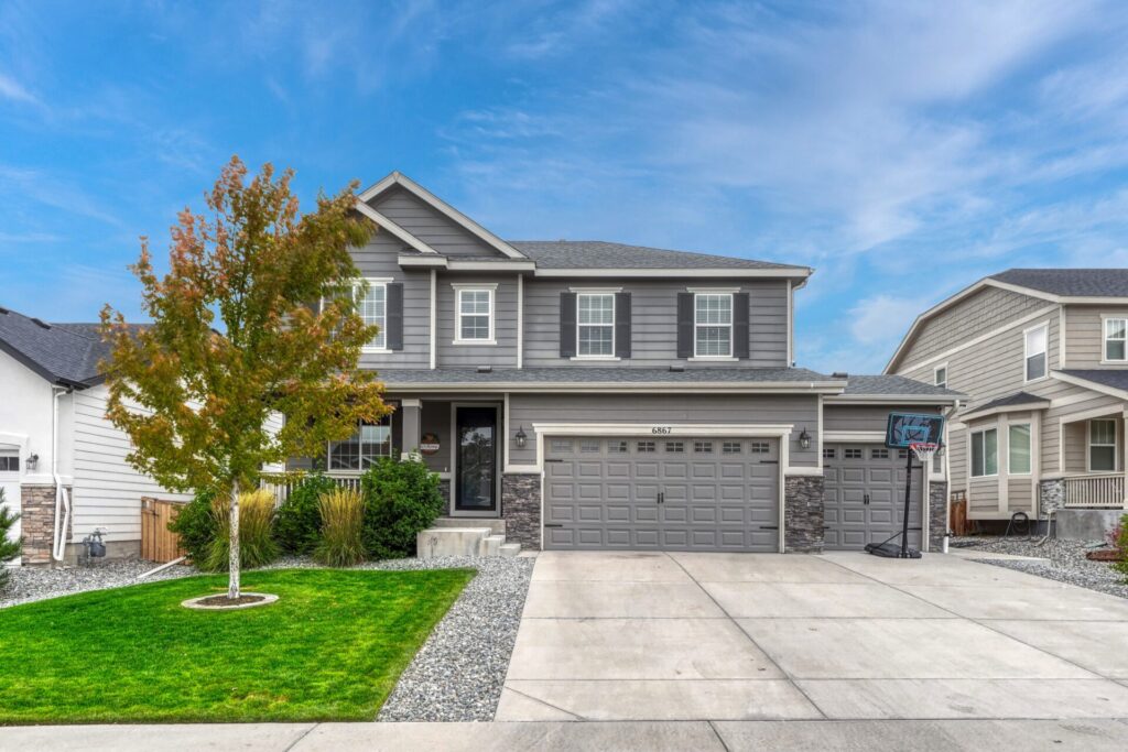 Richmond American Hemingway model home at 6867 Leilani Drive in Cobblestone Ranch, Castle Rock Colorado.